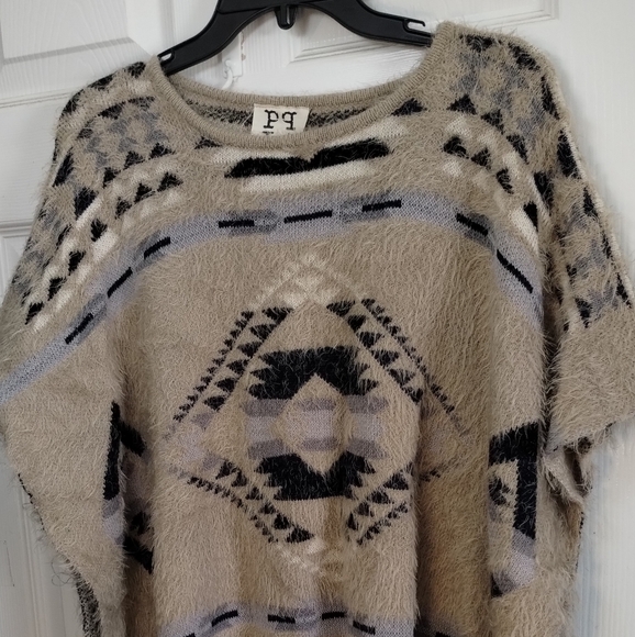 NWT PQLA Fringe Boho Poncho/Sweater - Picture 3 of 12